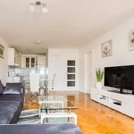 Jully דירה פודסטראנה