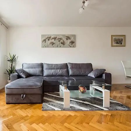 Jully * פודסטראנה