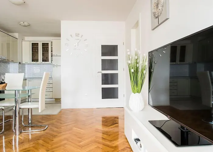 Jully 포드스트라나