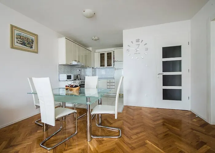 Jully Apartmán Podstrana